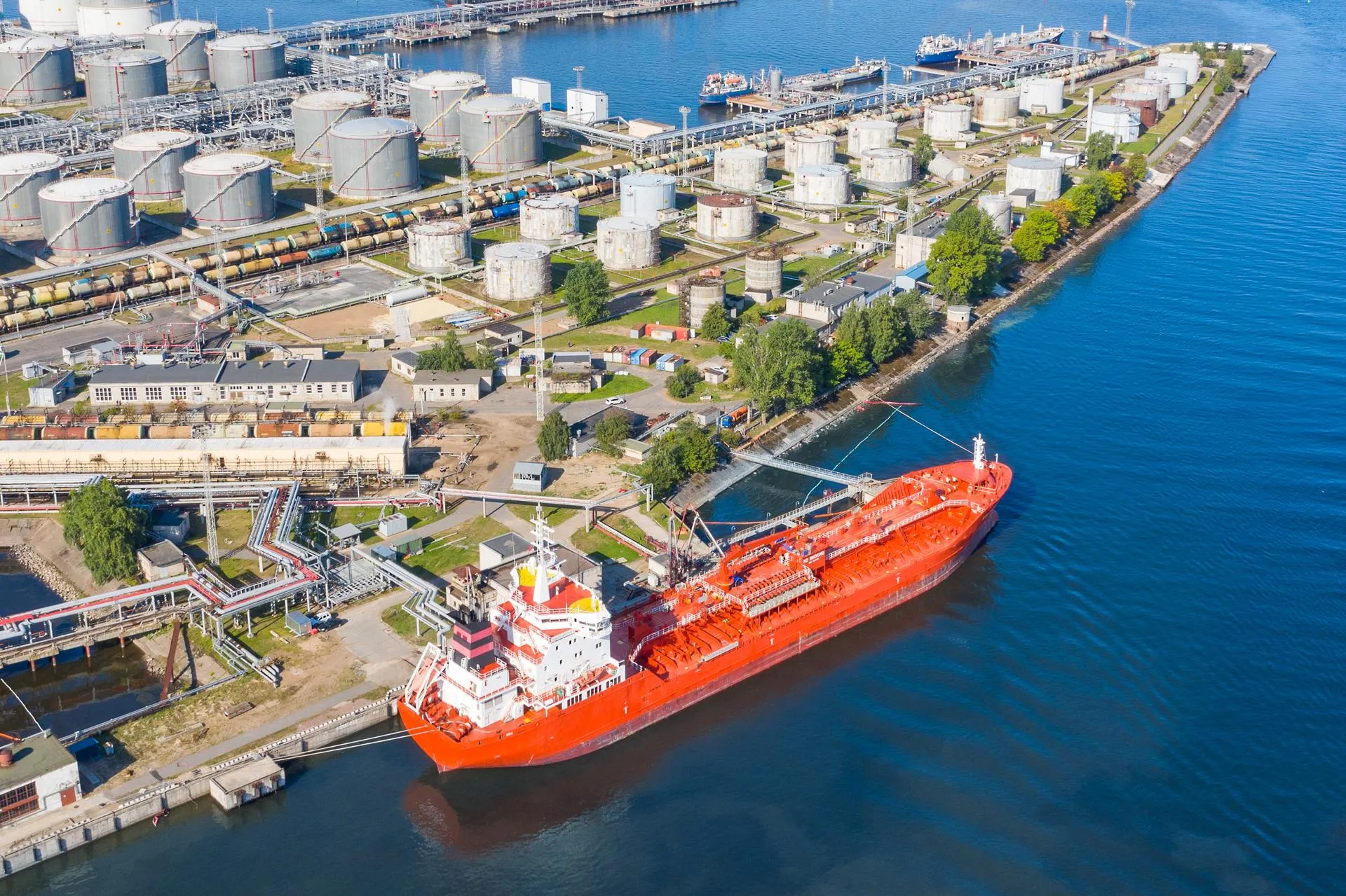 Industrial bulk liquid storage tanks and energy infrastructure